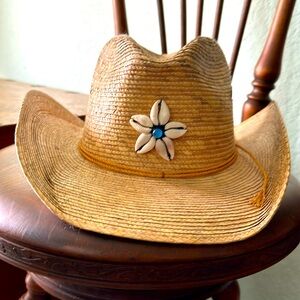 straw cowboy sun hat with shell flower! ☀️